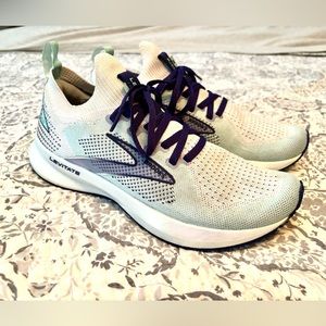 Brooks Levitate women’s size 8 sneakers